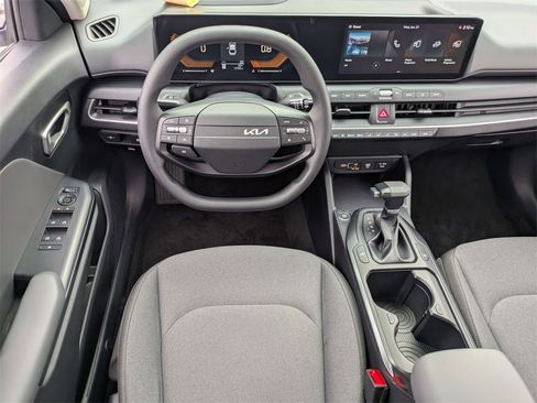Used 2025 Kia K4 LXS image 25