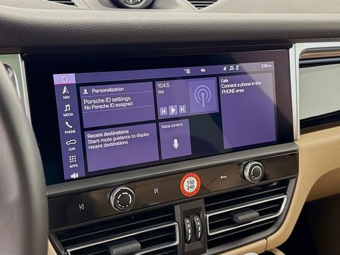 Certified 2022 Porsche Macan AWD/4WD image 18