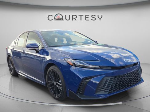 Certified 2025 Toyota Camry SE image 3