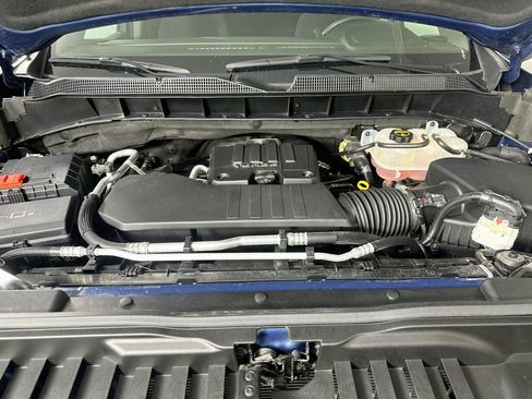Used 2024 Chevrolet Silverado 1500 LT AWD/4WD image 9