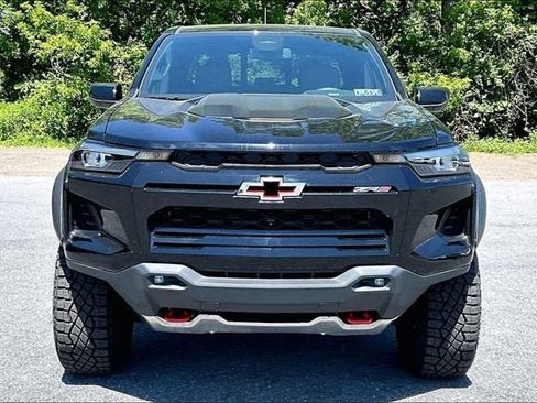 Used 2025 Chevrolet Colorado ZR2 w/ Technology Package AWD/4WD image 6