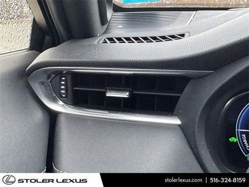 Used 2023 Toyota Venza Limited image 41