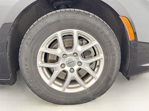 Used 2021 Chrysler Pacifica Touring-L FWD image 30