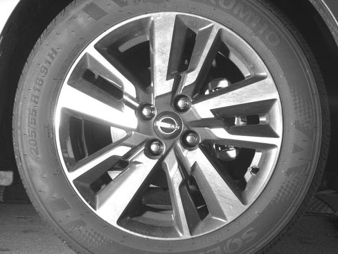 Used 2025 Nissan Versa SV FWD image 13