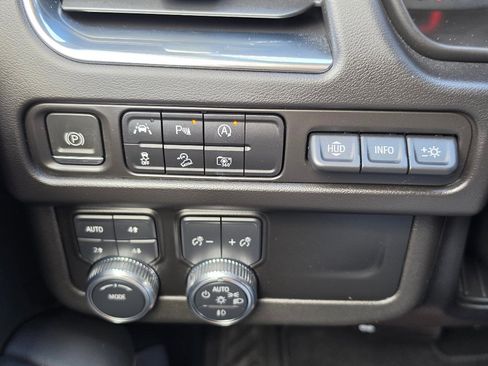 Used 2023 GMC Yukon AT4 w/ Technology Package AWD/4WD image 13