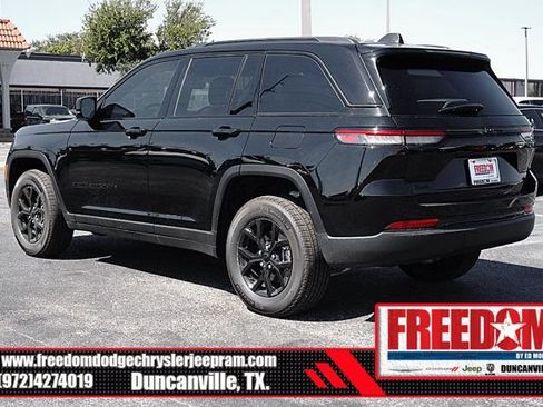 Used 2025 Jeep Grand Cherokee Altitude AWD/4WD image 3