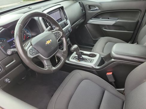 Used 2019 Chevrolet Colorado LT w/ LT Convenience Package RWD image 3