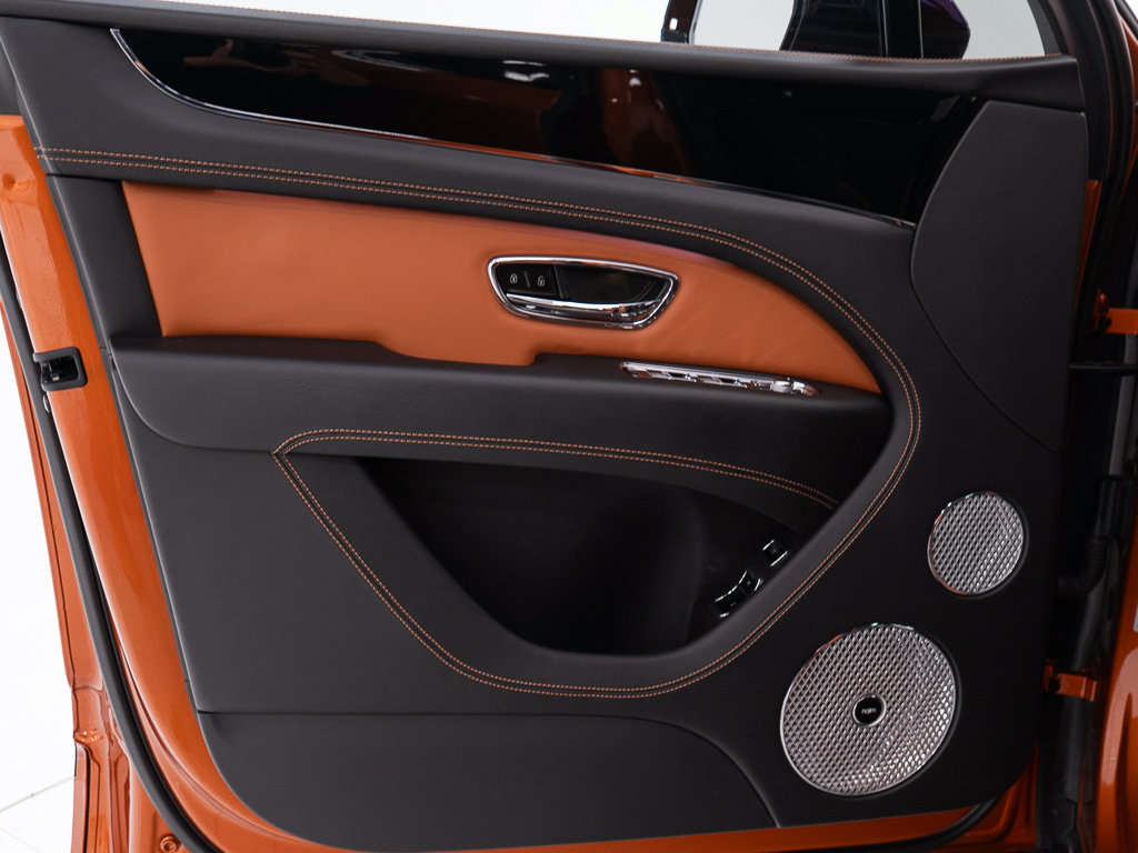 Certified 2022 Bentley Bentayga AWD/4WD image 11