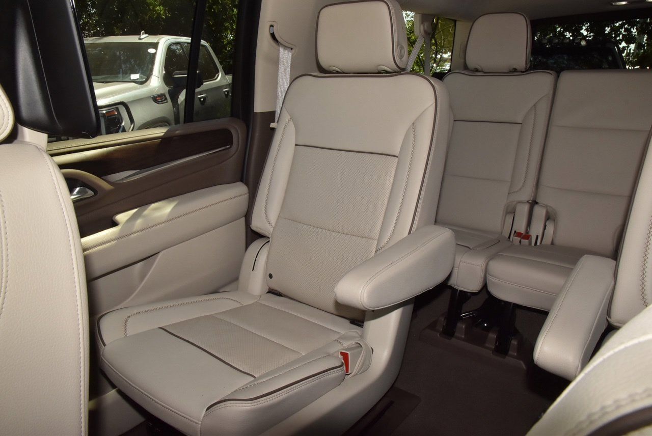 Used 2024 GMC Yukon XL Denali w/ Advanced Technology Package AWD/4WD image 14