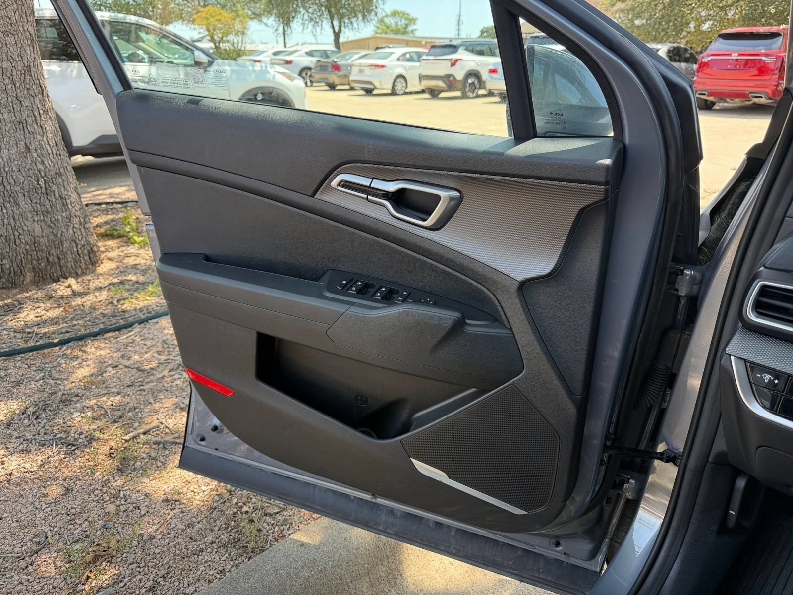 Used 2025 Kia Sportage LX FWD image 18