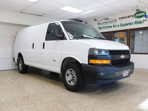 Used 2021 Chevrolet Express 2500 w/ Driver Convenience Package RWD image 3