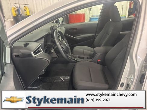 Used 2024 Toyota Corolla LE image 3