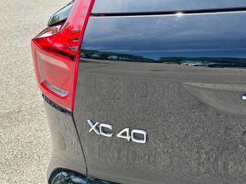 Used 2025 Volvo XC40 B5 Plus AWD/4WD image 11