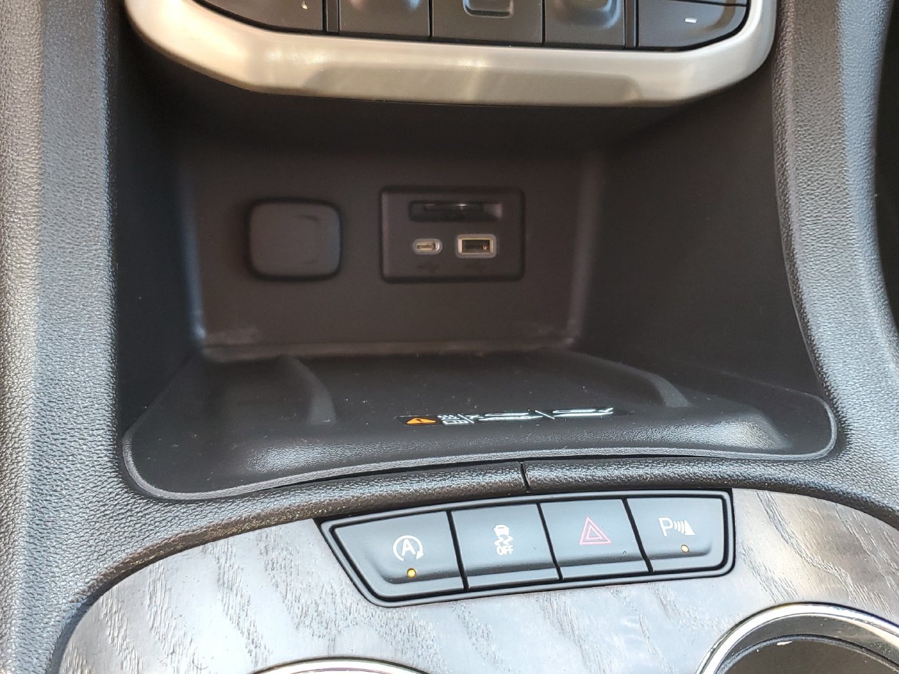 Used 2023 GMC Acadia Denali w/ Denali Ultimate Package FWD image 23
