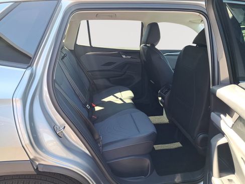 New 2025 Volkswagen Tiguan SE FWD image 16