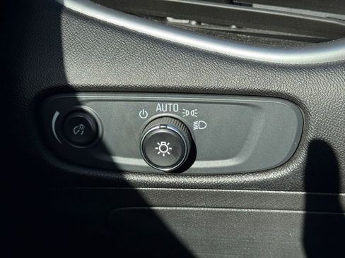 Used 2024 Chevrolet Malibu LT image 3