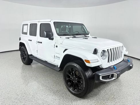 Used 2023 Jeep Wrangler Unlimited Sahara w/ Cold Weather Group AWD/4WD image 9