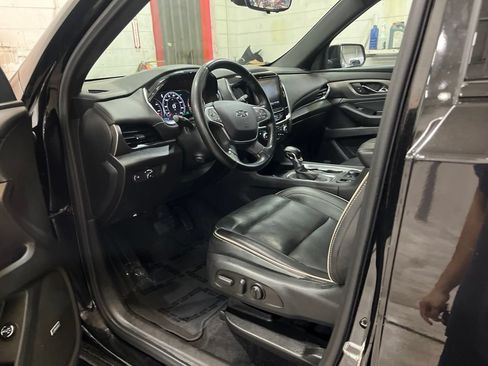 Used 2023 Chevrolet Traverse Premier w/ Redline Edition FWD image 11