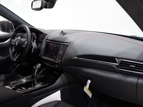 Used 2024 Maserati Levante GT Ultima image 17