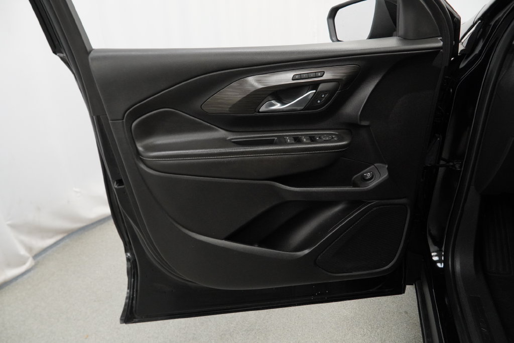 Used 2023 GMC Terrain SLT w/ LPO, Floor Liner Package FWD image 32