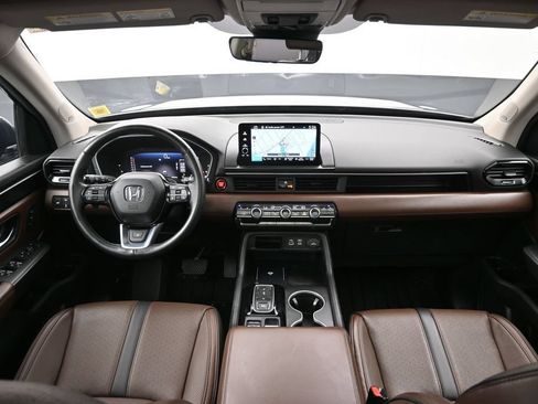 Used 2025 Honda Pilot Elite image 12