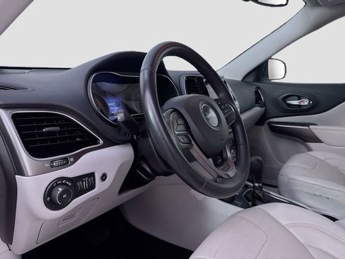 Used 2019 Jeep Cherokee Limited AWD/4WD image 10