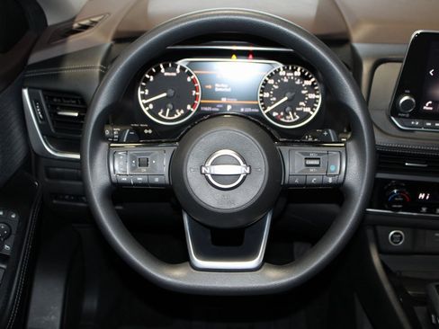 Used 2023 Nissan Rogue SV image 20