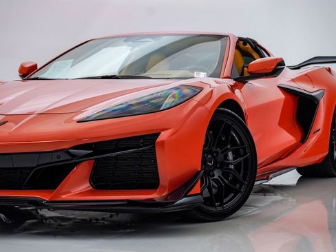 Used 2025 Chevrolet Corvette Z06 w/ Z07 Performance Package RWD image 2