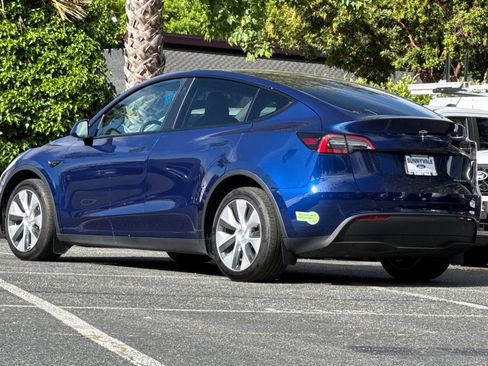 Used 2023 Tesla Model Y Long Range image 6