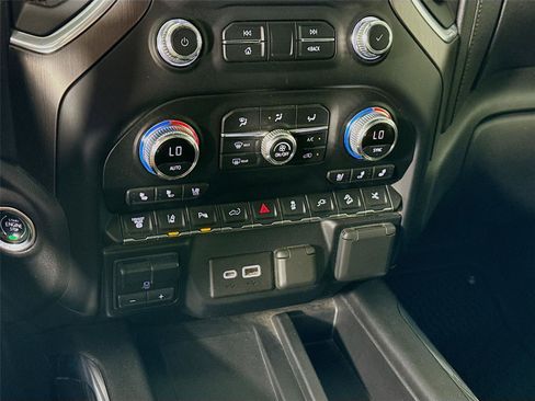 Used 2021 GMC Sierra 3500 AT4 w/ AT4 Premium Plus Package AWD/4WD image 10