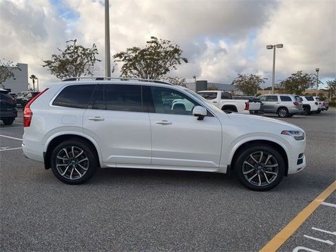 Used 2017 Volvo XC90 T6 Momentum w/ Vision Package image 3