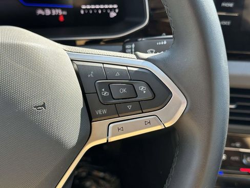 Certified 2025 Volkswagen Jetta SE w/ Sunroof Package image 25