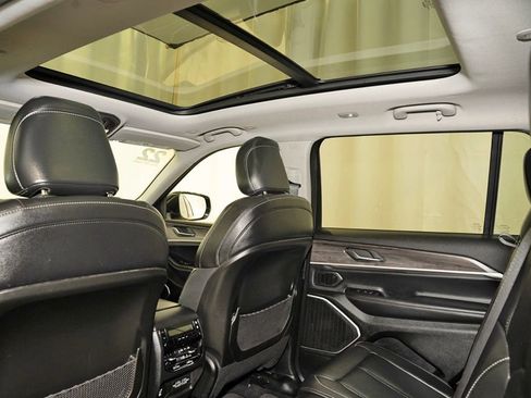 Used 2022 Jeep Grand Cherokee L Limited image 11