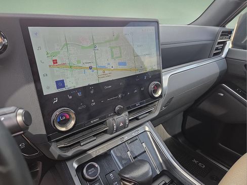Used 2024 Lexus GX 550 AWD/4WD image 7