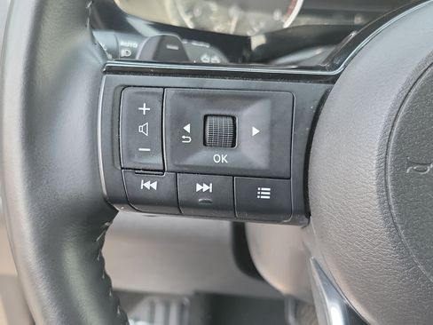 Used 2025 Nissan Pathfinder SL AWD/4WD image 24