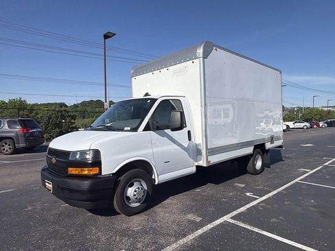 Used 2020 Chevrolet Express 3500 w/ Driver Convenience Package RWD image 7