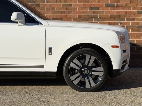Used 2024 Rolls-Royce Cullinan image 11