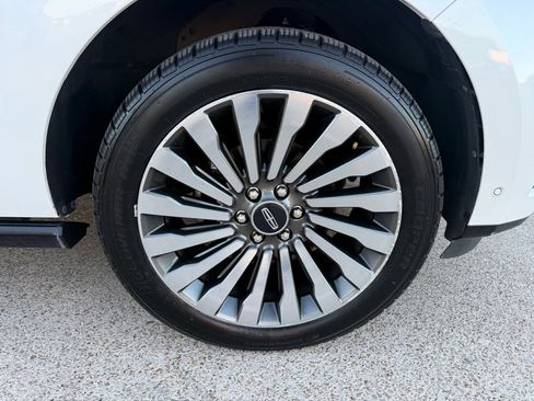 Used 2019 Lincoln Navigator Reserve AWD/4WD image 12