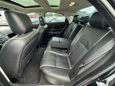 Used 2016 Jaguar XJ R-Sport RWD image 17