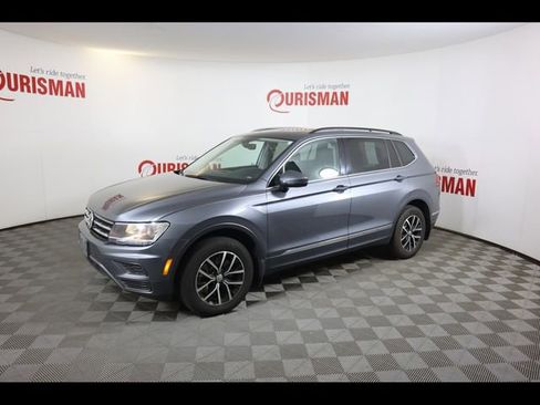 Used 2021 Volkswagen Tiguan SE w/ Panoramic Sunroof Package image 5
