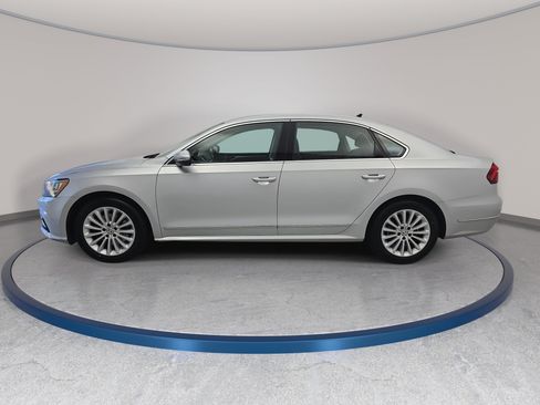 Used 2017 Volkswagen Passat 1.8T SE FWD image 8