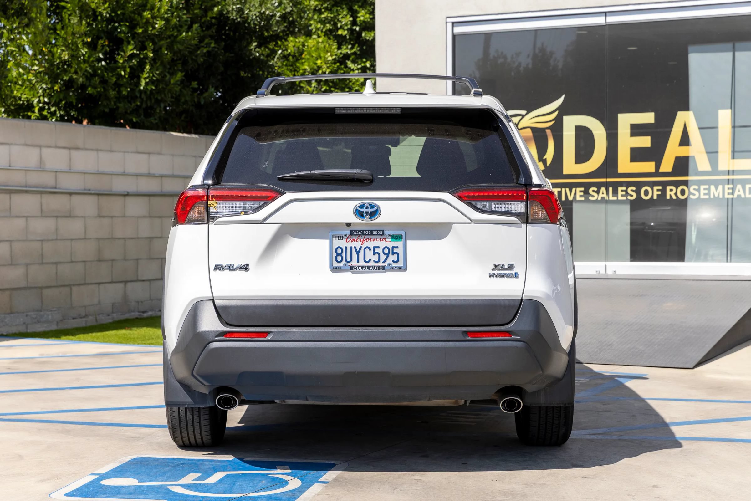 Used 2021 Toyota RAV4 XLE w/ XLE Grade Weather Package AWD/4WD image 10