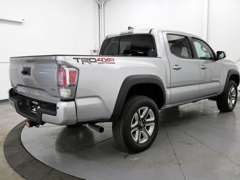 Used 2022 Toyota Tacoma TRD Off-Road w/ Technology Package AWD/4WD image 7