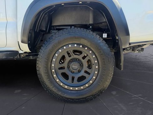 Used 2021 Toyota Tacoma TRD Off-Road w/ Technology Package AWD/4WD image 27