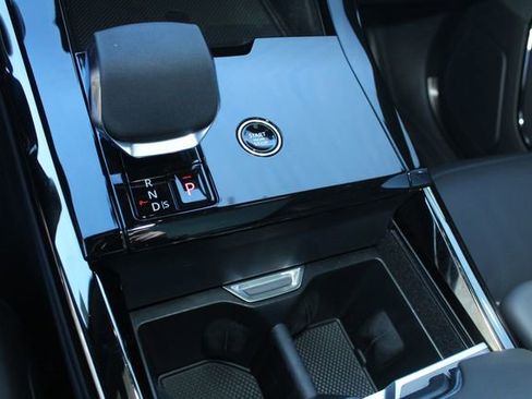 Used 2025 Land Rover Range Rover Sport Dynamic SE image 16