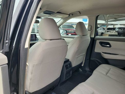 Used 2024 Nissan Rogue SV image 16