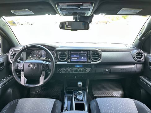 Used 2022 Toyota Tacoma TRD Off-Road w/ Technology Package AWD/4WD image 30