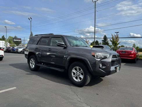 Used 2021 Toyota 4Runner SR5 Premium w/ Moonroof Package AWD/4WD image 15