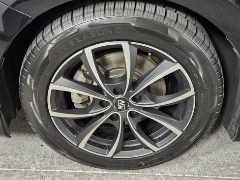Used 2020 Toyota Camry LE FWD image 13