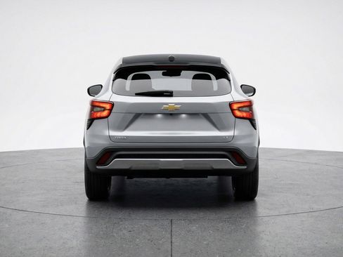 Used 2025 Chevrolet Trax LT FWD image 7